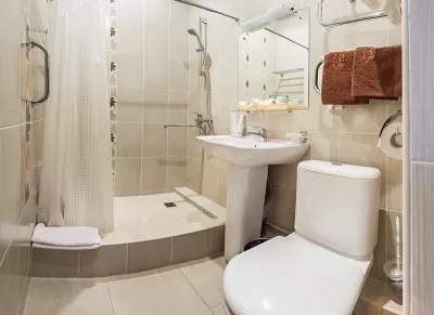 Ванная комната номера 2-местный стандарт+ с раздельным размещением (большая комната) в санатории Бештау города Железноводск - фотография